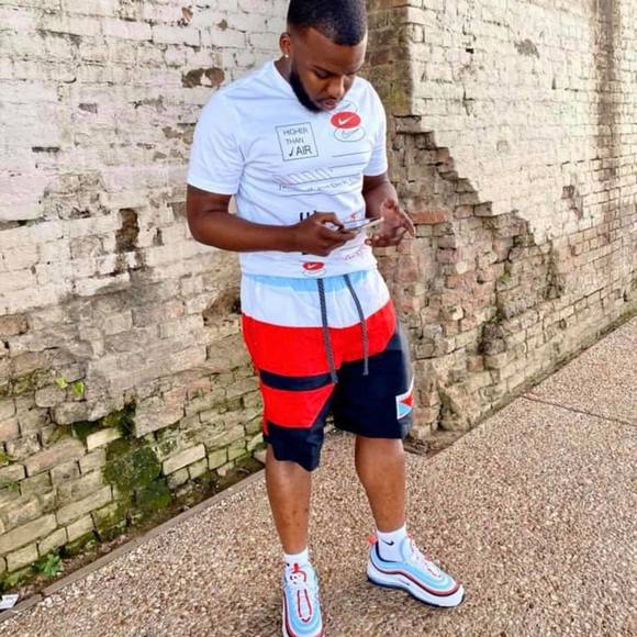 Meet your Posher, Devonte - Picture 1 of 1